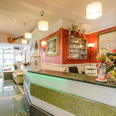 Hotel Picador Римини Екстериор снимка