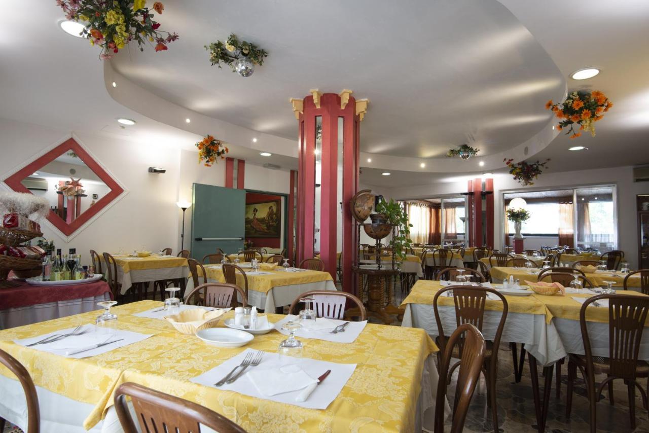 Hotel Picador Римини Екстериор снимка